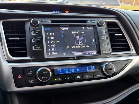 Used 2015 Toyota Highlander XLE image 7