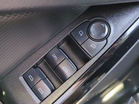 Used 2025 Chevrolet Equinox LT FWD image 24