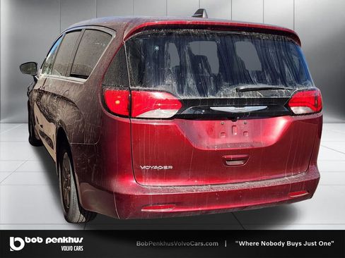 Used 2023 Chrysler Voyager LX image 7