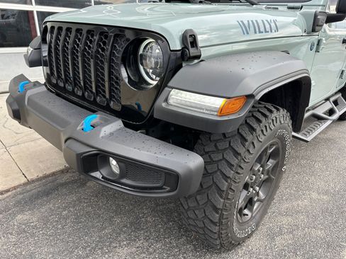 Used 2023 Jeep Wrangler Unlimited w/ Sun & Screen Package AWD/4WD image 9
