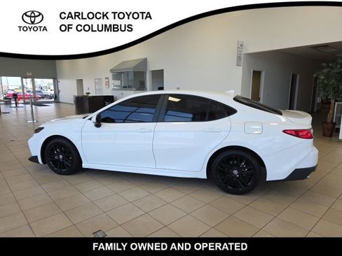 Used 2025 Toyota Camry SE FWD image 9