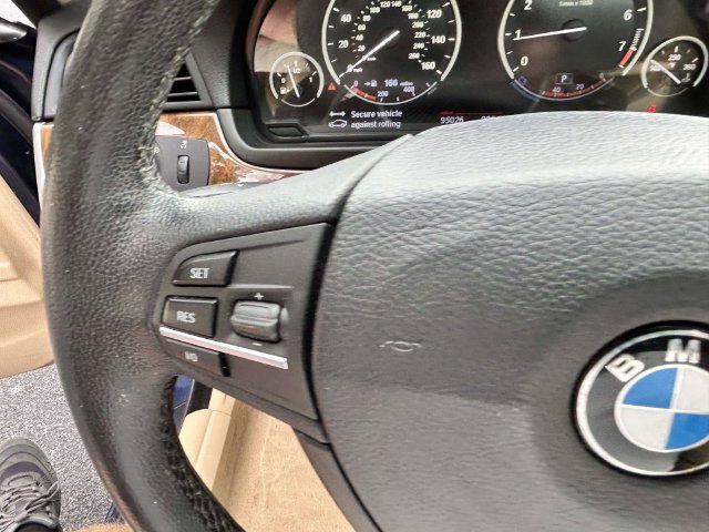 Used 2013 BMW 528i xDrive Sedan AWD/4WD image 32
