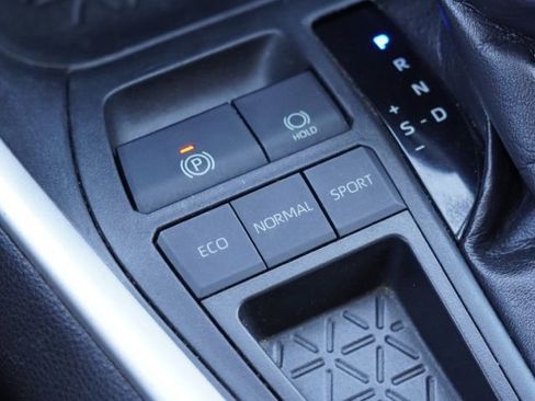 Used 2020 Toyota RAV4 LE w/ Carpet Mat Package image 30