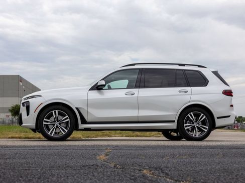 Used 2026 BMW X7 xDrive40i w/ M Sport Package AWD/4WD image 4