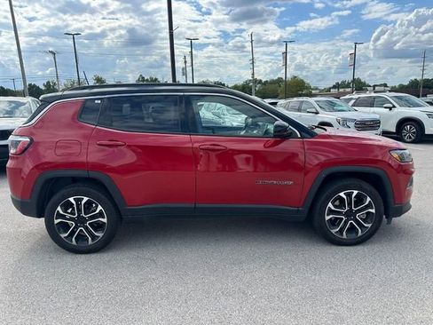 Used 2023 Jeep Compass Limited image 2