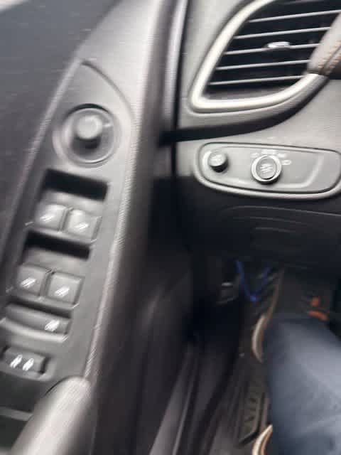 Used 2019 Chevrolet Trax LT w/ LT Convenience Package AWD/4WD image 17