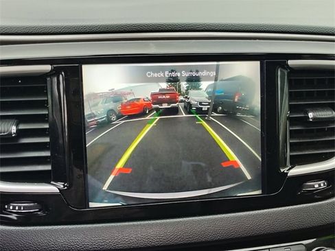 Used 2020 Chrysler Pacifica Touring-L Plus w/ Tire & Wheel Group image 4