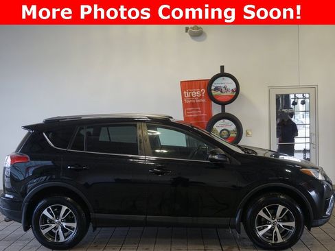 Used 2018 Toyota RAV4 XLE image 2