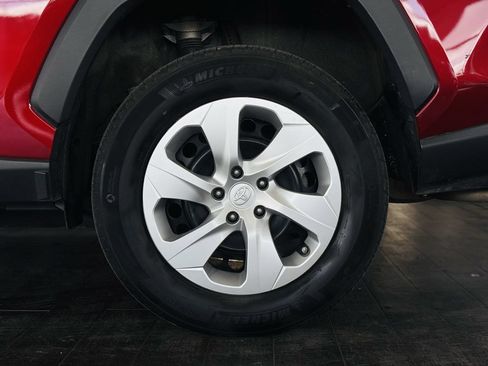 Used 2022 Toyota RAV4 LE AWD/4WD image 26