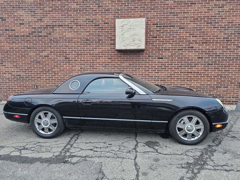 Used 2005 Ford Thunderbird image 20