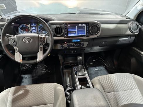 Certified 2022 Toyota Tacoma SR5 AWD/4WD image 8