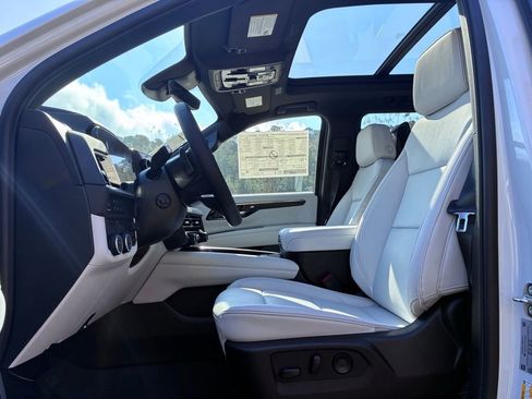 New 2026 Chevrolet Suburban Premier image 26