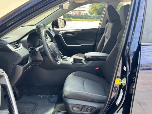Used 2021 Toyota RAV4 XLE w/ Convenience Package FWD image 16