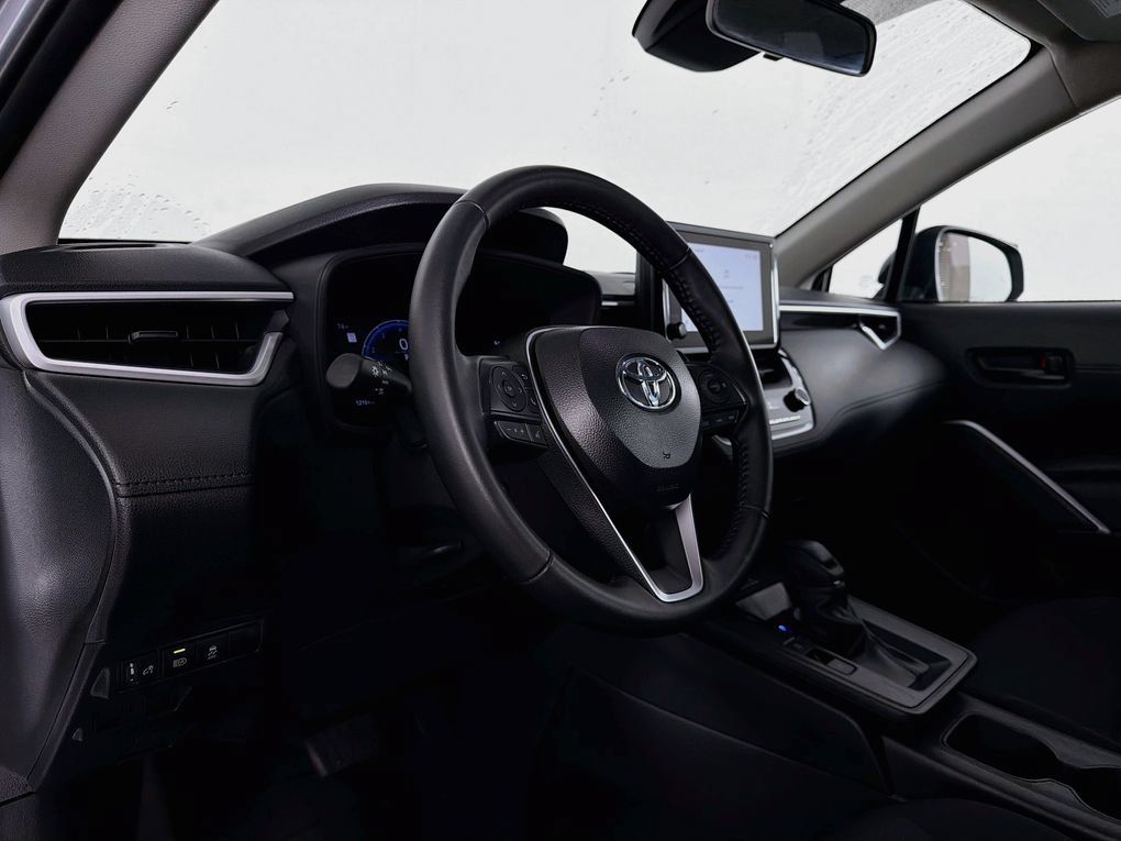 Used 2026 Toyota Corolla Cross LE FWD image 37