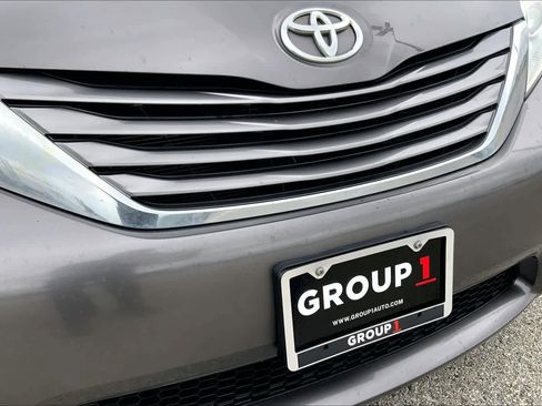 Used 2017 Toyota Sienna XLE FWD image 29