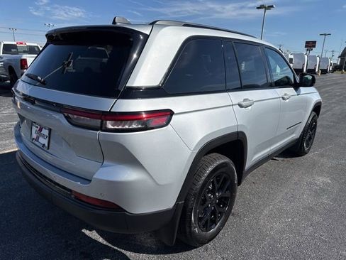 New 2025 Jeep Grand Cherokee Altitude w/ Trailer Tow Package image 10