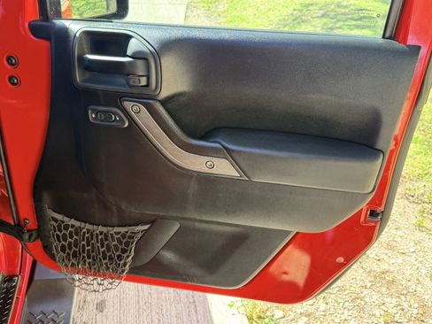 Used 2012 Jeep Wrangler Unlimited Sport image 26