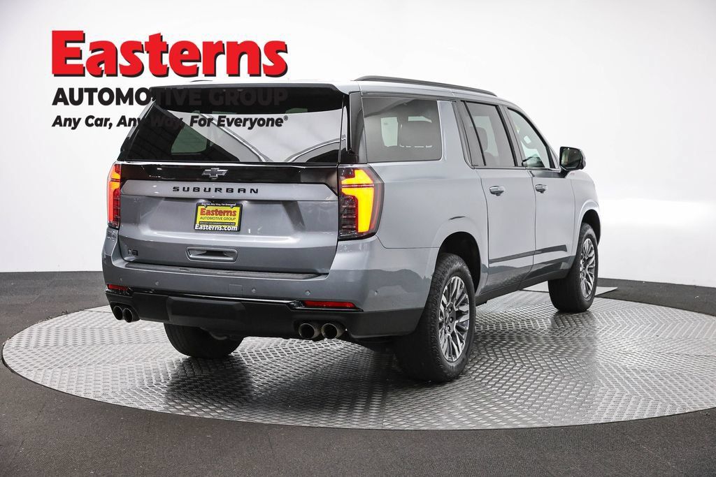 Used 2025 Chevrolet Suburban Z71 AWD/4WD image 5