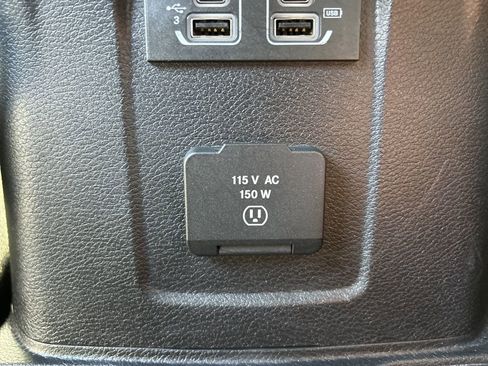 Used 2018 Jeep Wrangler Unlimited Sahara image 44