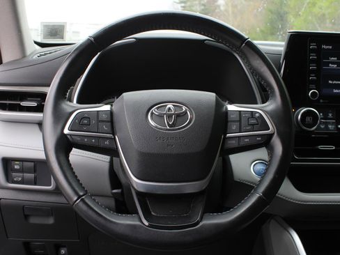 Used 2022 Toyota Highlander XLE AWD/4WD image 10