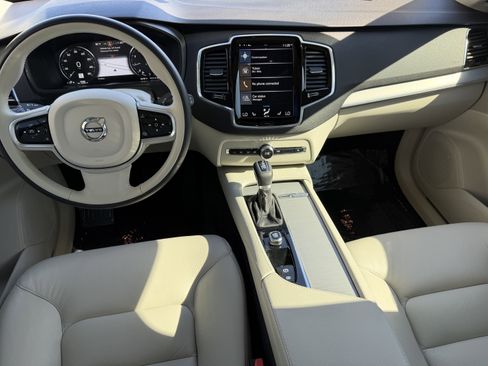 Certified 2022 Volvo XC90 T5 Momentum image 13