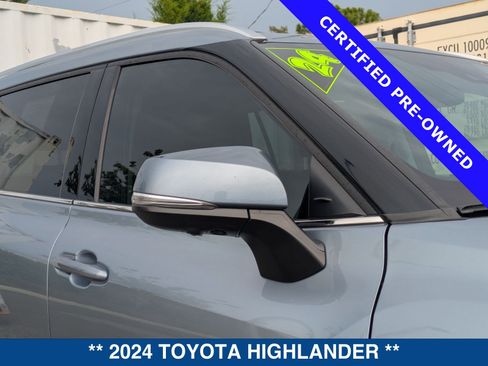 Used 2024 Toyota Highlander Platinum FWD image 11