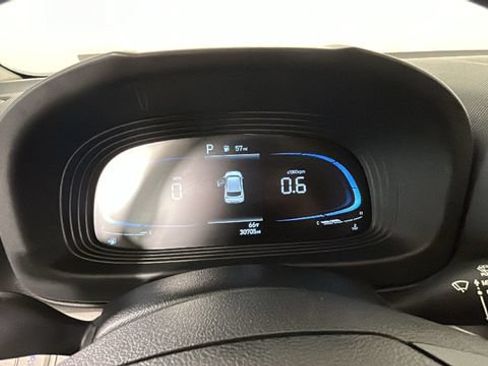 Used 2025 Hyundai Venue SEL FWD image 18