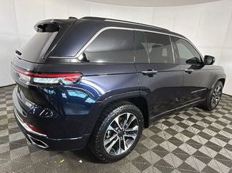 Used 2023 Jeep Grand Cherokee Overland w/ Luxury Tech Group IV AWD/4WD video 3