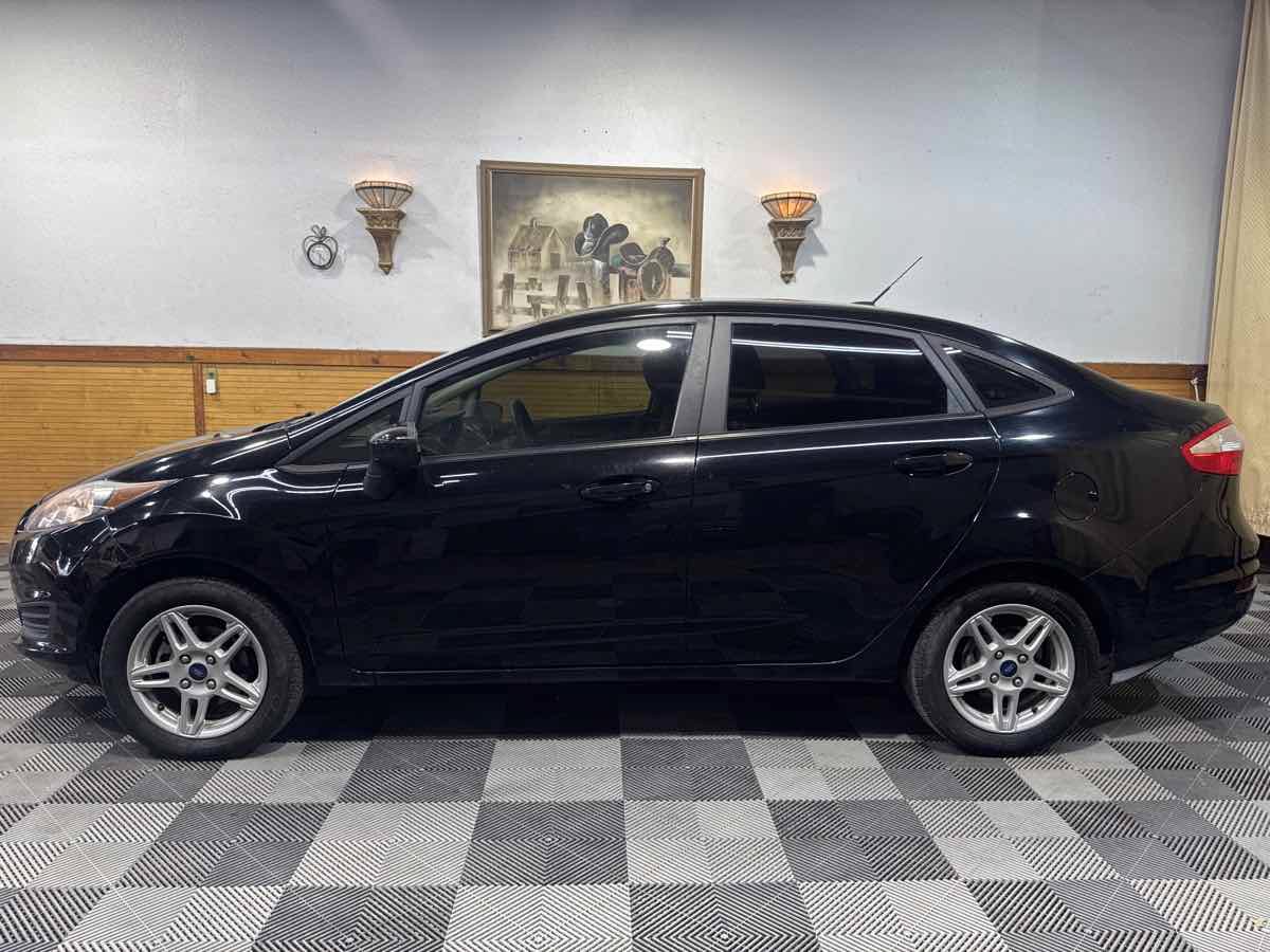 Used 2019 Ford Fiesta SE FWD image 2