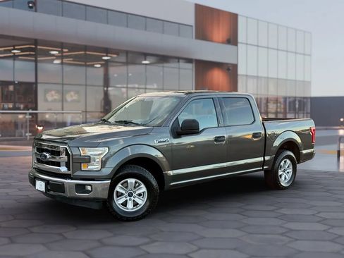 Used 2017 Ford F150 XLT image 2