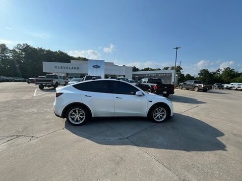 Used 2022 Tesla Model Y Long Range AWD/4WD image 8