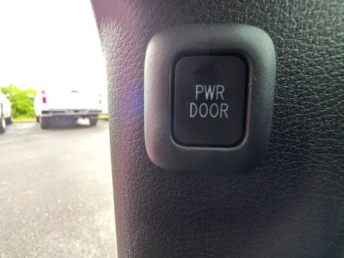 Used 2026 Toyota Sienna XLE FWD image 60