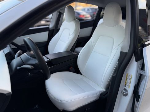 Used 2021 Tesla Model Y Long Range image 25