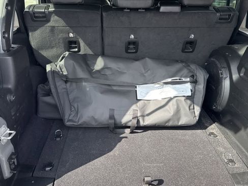 Used 2023 Jeep Wrangler Unlimited Sahara AWD/4WD image 11