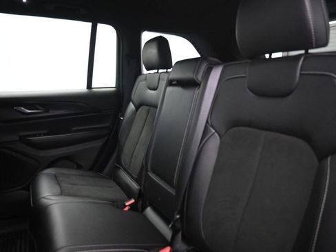 Used 2025 Jeep Grand Cherokee 4WD image 32