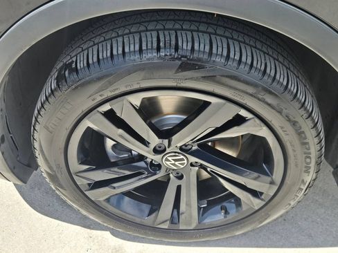 Certified 2024 Volkswagen Tiguan SE R-Line FWD image 9