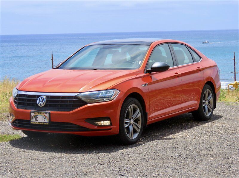 Used 2019 Volkswagen Jetta R-Line w/ R-Line Cold Weather Package FWD image 2