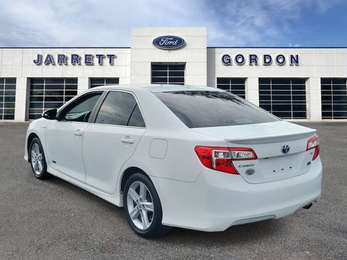 Used 2014 Toyota Camry SE w/ Moonroof Package FWD image 3