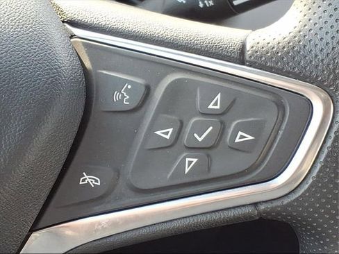 Used 2021 Chevrolet Equinox LS image 23