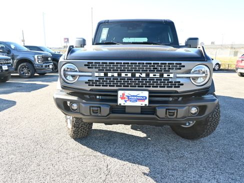 New 2025 Ford Bronco Badlands image 9