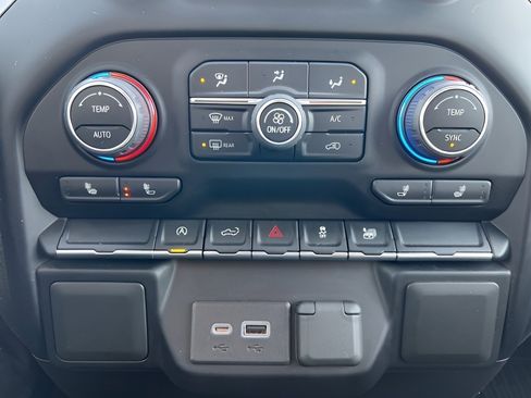 Used 2022 Chevrolet Silverado 1500 LT image 13