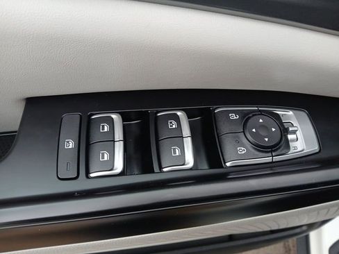 Certified 2024 Kia Carnival LX image 13