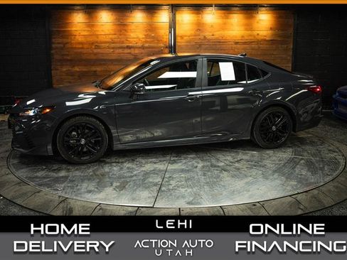 Used 2025 Toyota Camry SE image 1