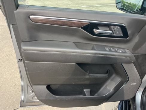 Used 2025 Chevrolet Tahoe Premier RWD image 15