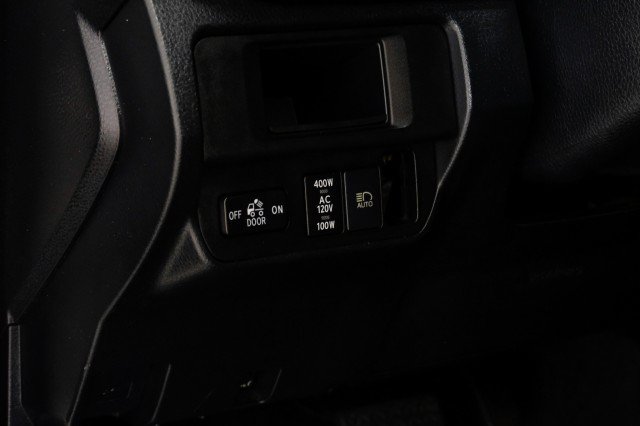 Used 2018 Toyota Tacoma TRD Off-Road w/ Technology Package AWD/4WD image 32