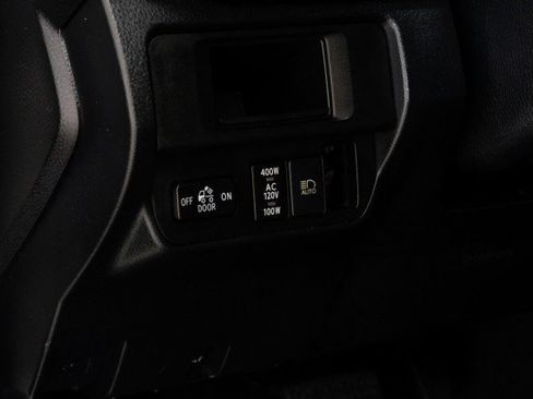 Used 2018 Toyota Tacoma TRD Off-Road w/ Technology Package AWD/4WD image 32
