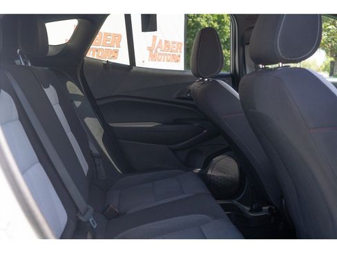 Used 2025 Chevrolet Trax RS w/ Driver Confidence Package FWD image 2