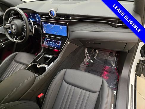 Used 2025 Maserati Grecale Modena image 28