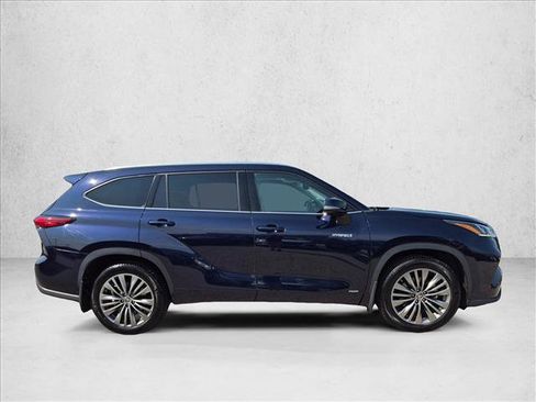 Used 2021 Toyota Highlander Platinum AWD/4WD image 4