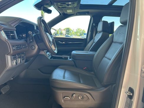 Used 2024 GMC Yukon XL Denali w/ Advanced Technology Package AWD/4WD image 8
